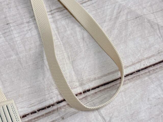 ショルダーストラップは長さ調整はできませんが、長めなので高身長の方も安心♪