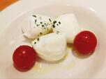 【サイゼリヤ　モーニング】色鮮やかでオシャレな「朝のバッファローモッツァレラのカプレーゼ」