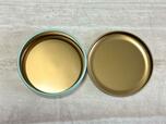 缶の内側はアンティークゴールドで高級感たっぷり！