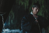 Netflixシリーズ『トングン ー呪いの宮ー』独占配信中