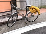 聖司の自転車には上着が置かれている