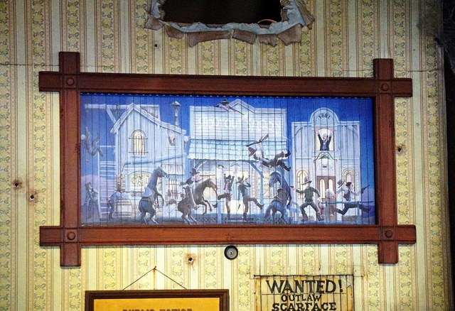 一瞬だけ、強盗団襲撃の絵に変わります