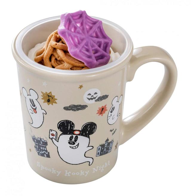 プリン＆マロンクリーム、スーベニアカップ付き 900円｜提供店舗：東京ディズニーランド「スウィートハート・カフェ」／東京ディズニーシー「ザンビーニ・ブラザーズ・リストランテ」｜東京ディズニーリゾート「ディズニー・ハロウィーン」2022スペシャルメニュー