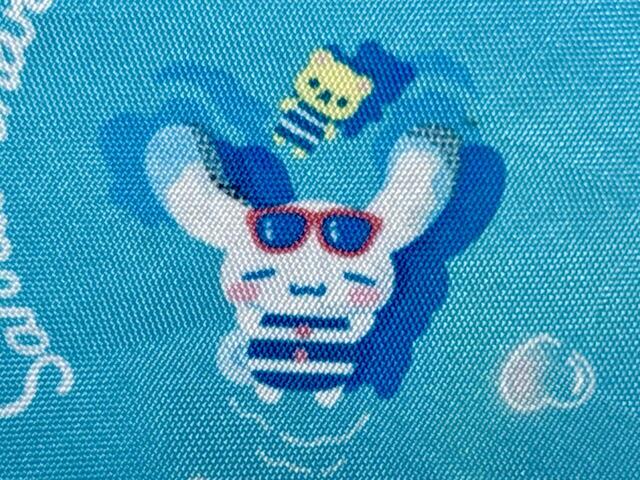 お気に入りのくまさんのぬいぐるみとお揃いの水着を着たシナモンがかわいすぎ&尊すぎ!