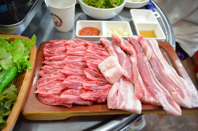 「シンフン精肉百貨店」のカルビとサムギョプサル
