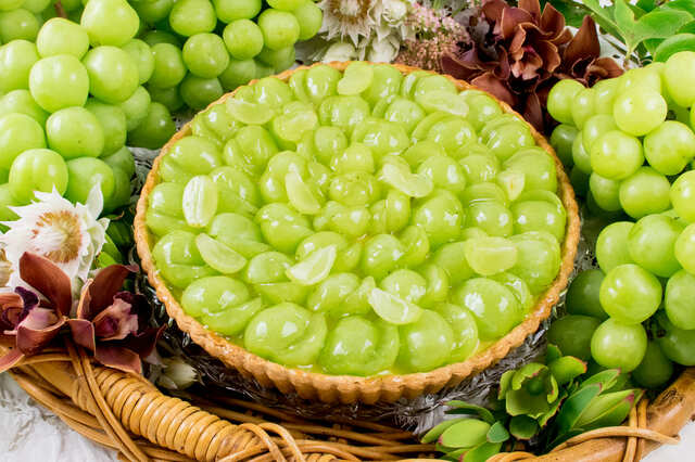 【キル フェ ボン】「山梨県産“カッタクルガン”のタルト」1ピース ￥1,026、ホール（25cm）￥10,260／販売期間：8月下旬～9月上旬まで販売予定、販売店舗：東京ドーム・青山限定