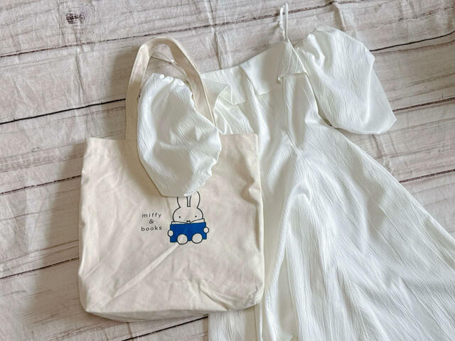 ホワイトのロングドレスに合わせてもかわいい♪