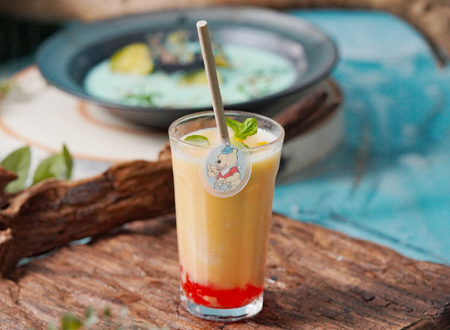 ＜プーさん＞マンゴーヨーグルトスムージー 1,089円