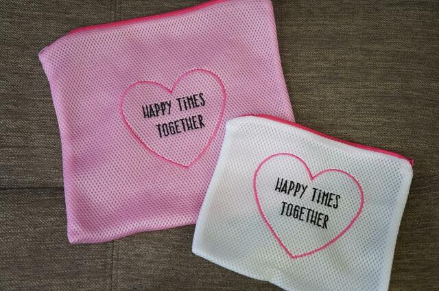 【ダイソー】「そのまま洗える トラベル収納ポーチ」大きなハートがかわいい洗濯ネット