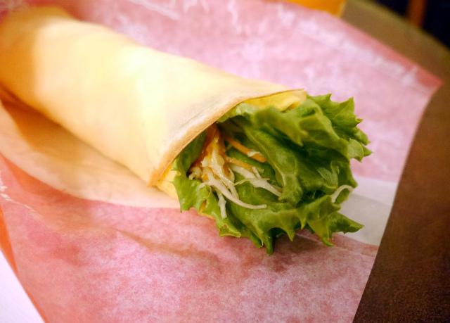 13　冷製チキンクレオールクレープ／東京ディズニーランド「ディズニー・イースター」2015 ©Disney