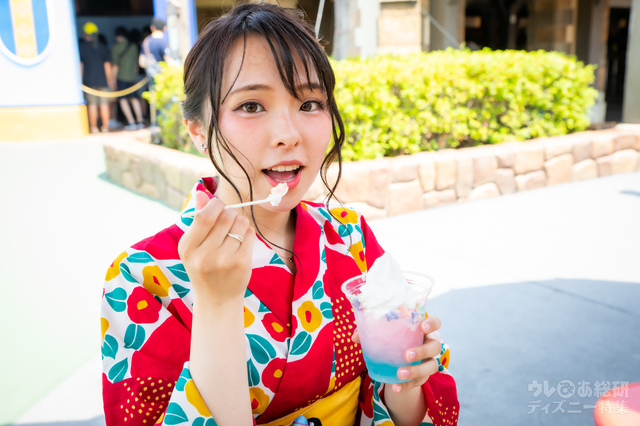 クリーム・シェイブアイス(ピーチ&ブルーゼリー)¥550