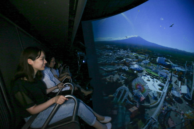 富士急ハイランド「富士飛行社」