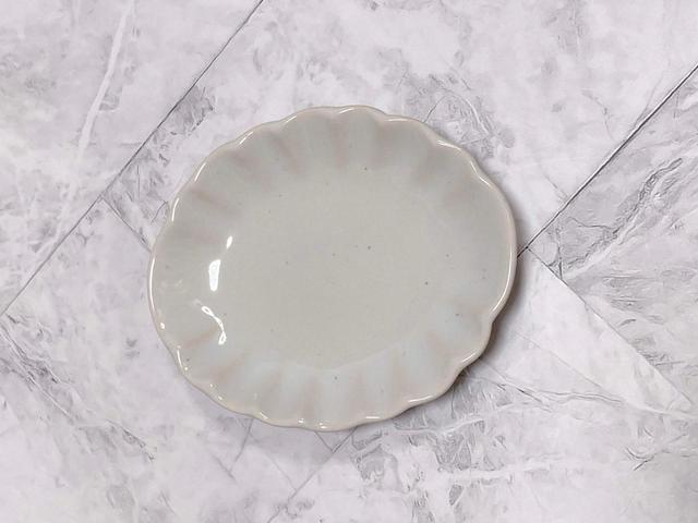 【ナチュラルキッチン】豆皿　菊ホワイト／税込110円