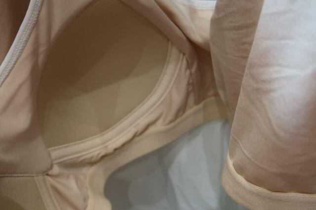 【ワークマン シン・呼吸するインナーカップ付きタンクトップ】カップ部分の縫製もしっかりしています