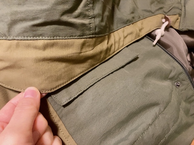 【ワークマン レディース撥水ウォームマウンテンパーカー】フードはカーキと薄いカーキのバイカラー