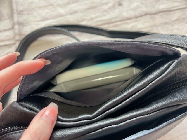 オープンポケットにはティッシュとウェットティッシュを入れました