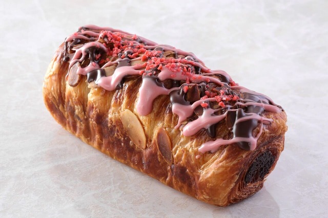 【シェラトン都ホテル大阪／カフェ＆グルメショップ カフェベル】「いちごアーモンドチョコデニッシュ」300円