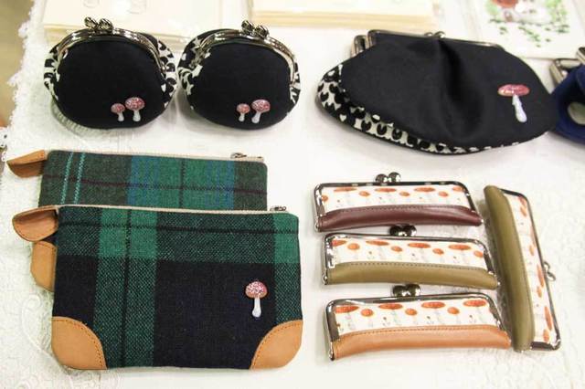 「NAKANE MIWA」のキノコをあしらったがま口やポーチ。