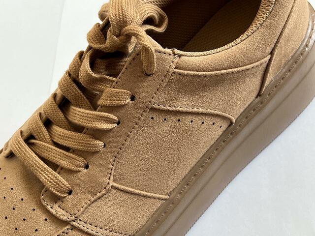 【GU ボリュームソールコートスニーカー】秋冬のおしゃれにおすすめ！人気の厚底スニーカー