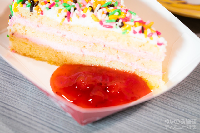 ストロベリークリームケーキ、スーベニアプレート付き ¥850