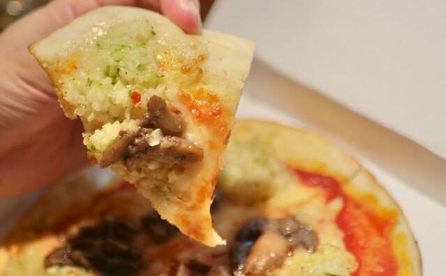 【サイゼリヤ　テイクアウトメニュー】ピザ箱に入っていて綺麗に切り分けてあるので、とても食べやすいです。