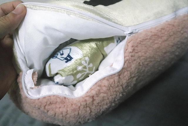 【salut!】クッションブランケット／ジップを開けると中にブランケットが！