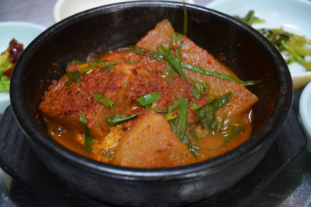 太刀魚とダイコンを甘辛く煮込んだ『トンガン・ミンムルコギ』のカルチムウチョリム