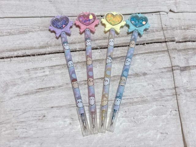 ちいかわ、ハチワレ、うさぎ、モモンガをイメージしたカラーのペンが4本も！これにシールもついています