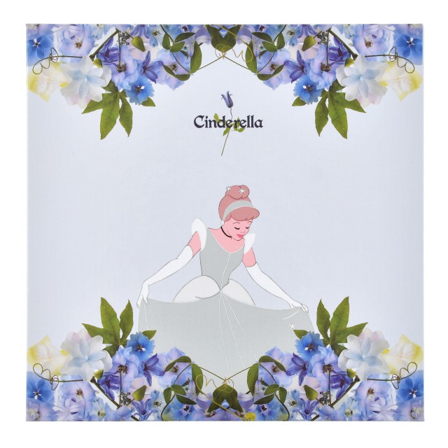 シンデレラスカーフ/価格2,640円 (税込)/サイズ：ボックス縦約16.2×横16.2×厚み2(cm)、本体：縦約60×横60(cm)