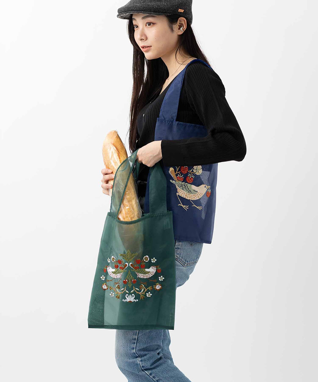 【Jubilee ウィリアムモリス柄 オーガンジー 刺繍エコトートバッグ】透け感のあるオーガンジー素材がふわっと優しい印象を演出してくれます