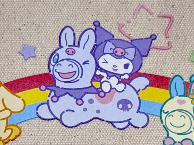 クロミが乗ったロディはおでこにスカルマーク入り!首元には頭巾の襟も♪ウィンクしている2人がかわいいです!
