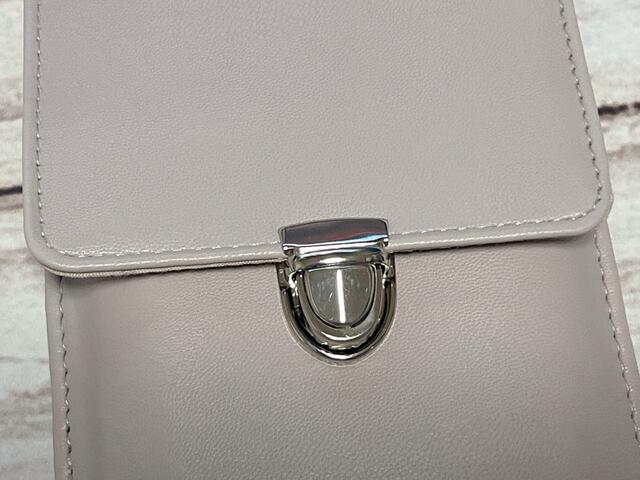 シルバーの金具がおしゃれ！