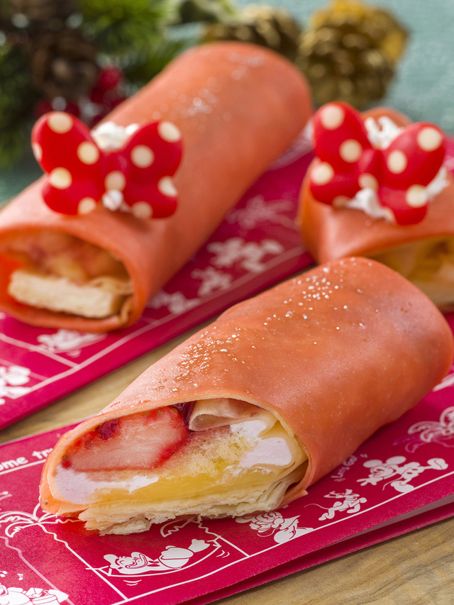 ストロベリー＆クランベリークレープ 520円｜東京ディズニーランド「カフェ・オーリンズ」｜東京ディズニーリゾート「ディズニー・クリスマス」2019スペシャルメニュー