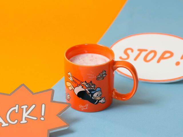 ホットいちごミルク 890円|「チップとデール&ドナルドダック」OH MY CAFE