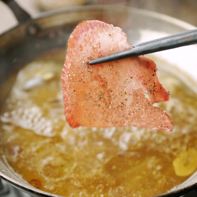 牛タンの雲丹アヒージョしゃぶしゃぶ