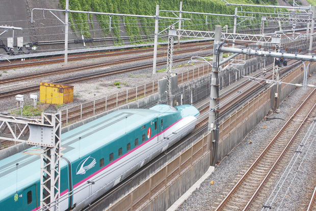 1位：下御隠殿橋（しもごいんでんばし）最先端の技術が集結したE5系新幹線