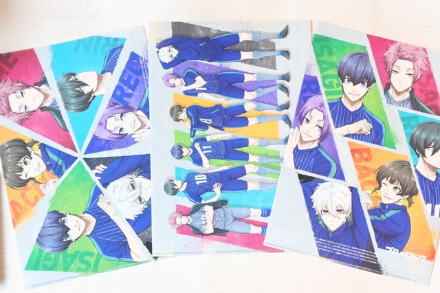 【「ファミマで熱狂!6月はブルーロックで盛り上がれ!」キャンペーン】「A4クリアファイル」裏面は6人の集合イラスト