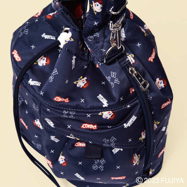 【ミルキー×POTR】「2WAY TOOL BAG」本体側面のファスナーからもメイン収納に直接アクセスできます