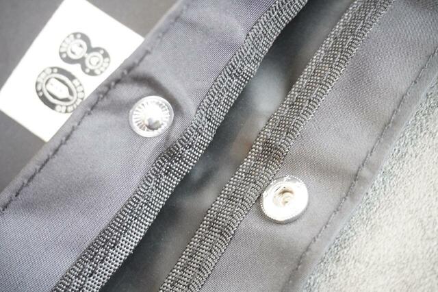 スナップボタン付き