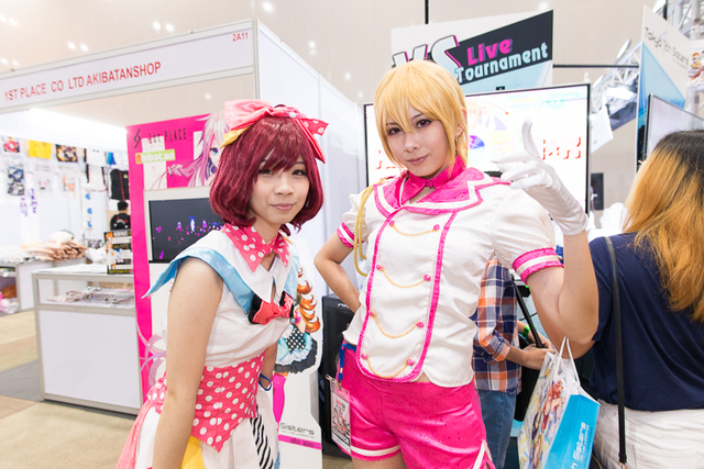 『Tokyo 7th シスターズ』コスプレコンパニオン