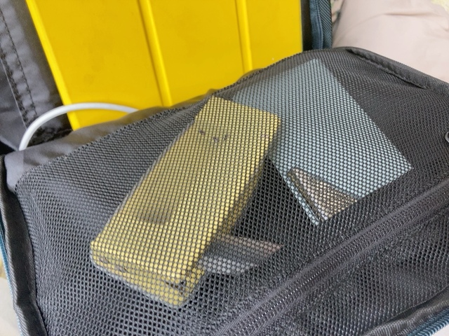 【ワークマン 型崩れしにくいビジネスリュック】ファスナー付きメッシュポケットもあります。印鑑や名刺入れなど小物を収納