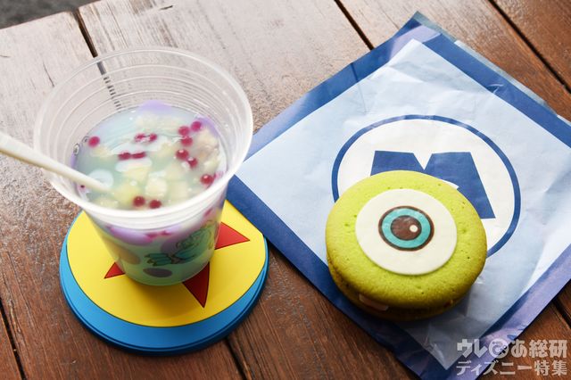 左:ホットライチ―ドリンク右:クッキーサンド