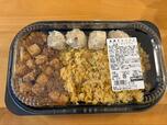 【コストコ 麻婆チャーハン】麻婆豆腐と炒飯、さらに焼売4個がセットになったボリューム満点の惣菜です!