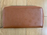 【SNOOPY 高機能長財布 BOOK】スヌーピー×ドットの型押しがかわいい