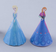アナとエルサの新グッズ「Frozen Seasons」メモセット￥800 2絵柄（縦約9.5×横約13.5cm）※スカート部分をくるっと巻くと、立ち姿に ©Disney