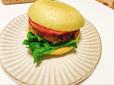 【モスバーガー　グリーンバーガー】野菜のカラフルな見た目も鮮やか！