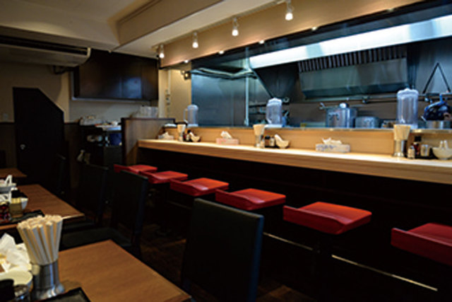 ラーメン雷鳥（サンダーバード）（水天宮前）  内観