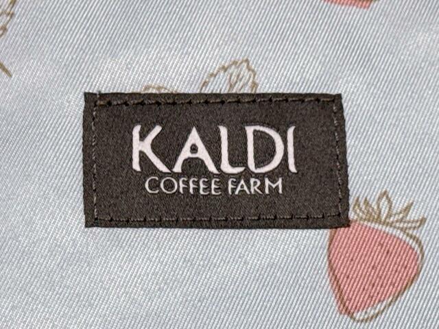 【カルディ いちごバッグ】「KALDI COFFEE FARM」の織りタグも付いています