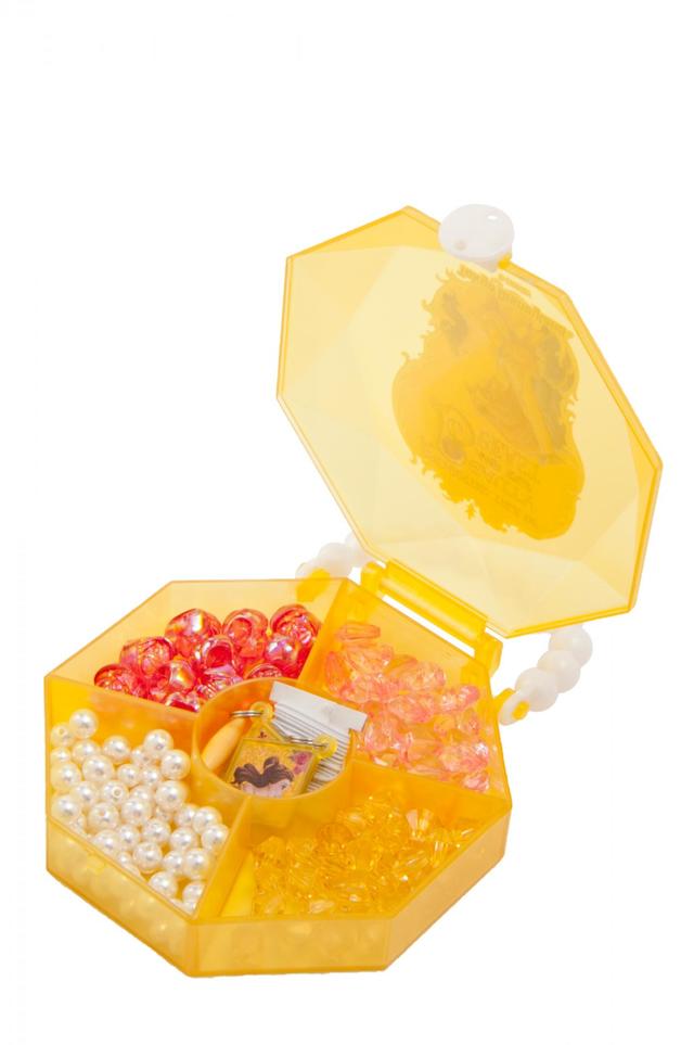 ビーズセット 1600円｜(ケース)縦約11.5×横約11.5×高さ約3.5cm、[セット内容[ケース:1個、透明トレイ:1枚、ビーズ:5種、チャーム:2個、ゴムヒモ:1本、安全パーツ:2セット]｜東京ディズニーリゾート・アプリ、ギャグファクトリー／ファイブ･アンド･ダイム