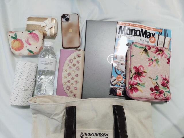 13.5インチPC、雑誌、長財布、ポーチもすっぽり